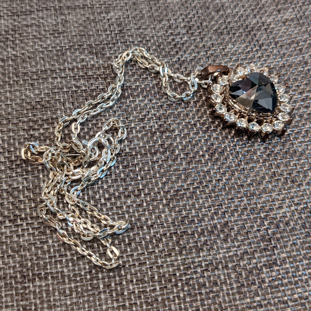 Vintage pendant with chain